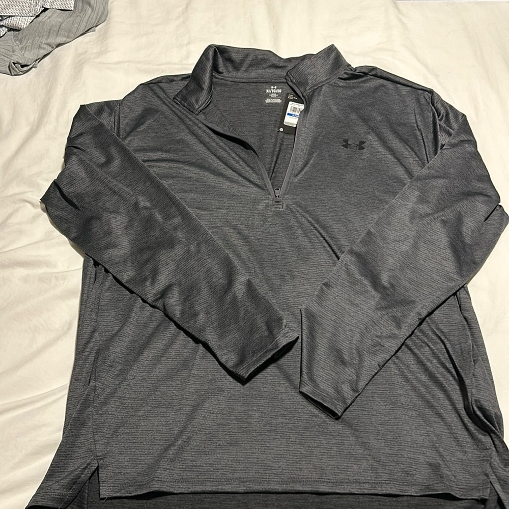 Men’s lightweight 1/4 zip, dark grey, dri fit material